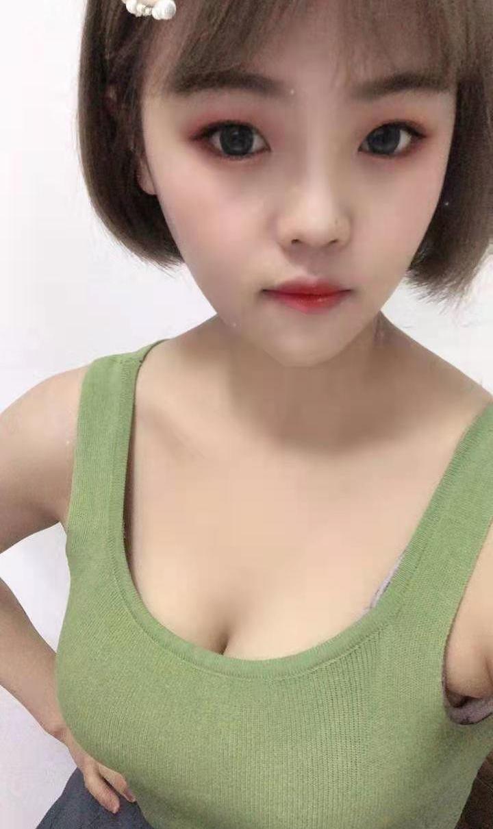 童颜巨乳妹儿20出头