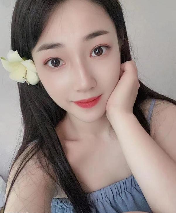 清纯可爱小美女