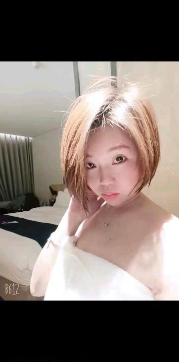 这小娘们真骚